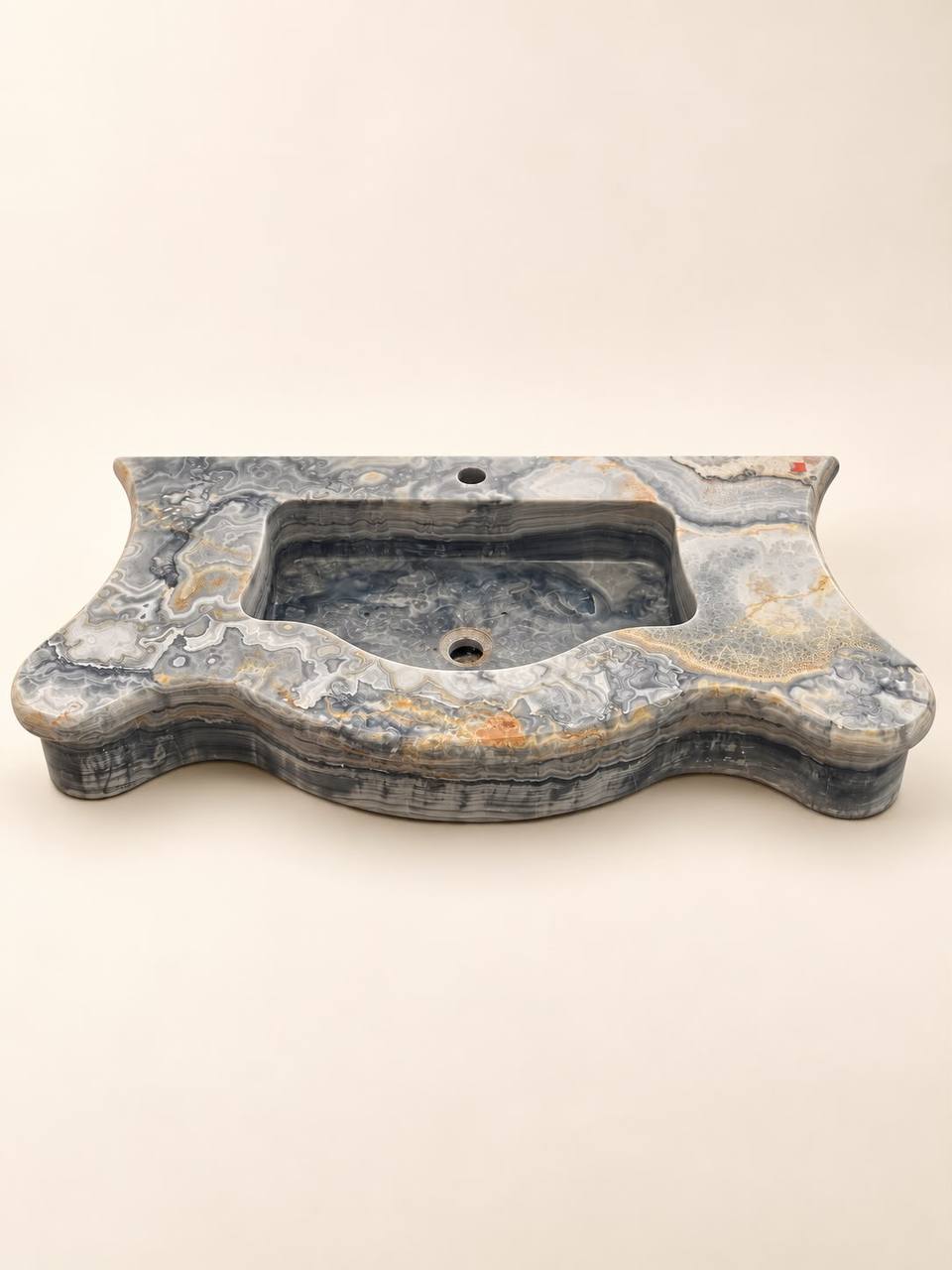 Silver grey onyx